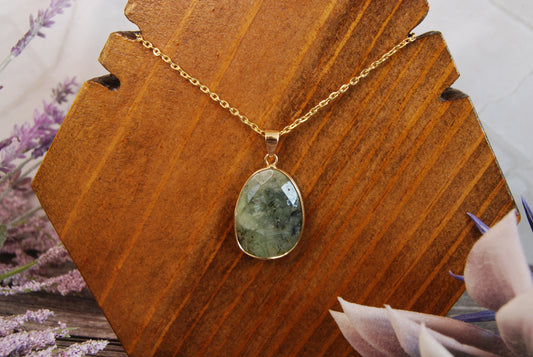 Prehnite and Gold Pendant Necklace